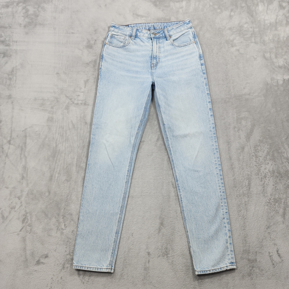 American Eagle Jeans Womens 2 Blue Mid Rise Mom Relaxed Light Wash Denim